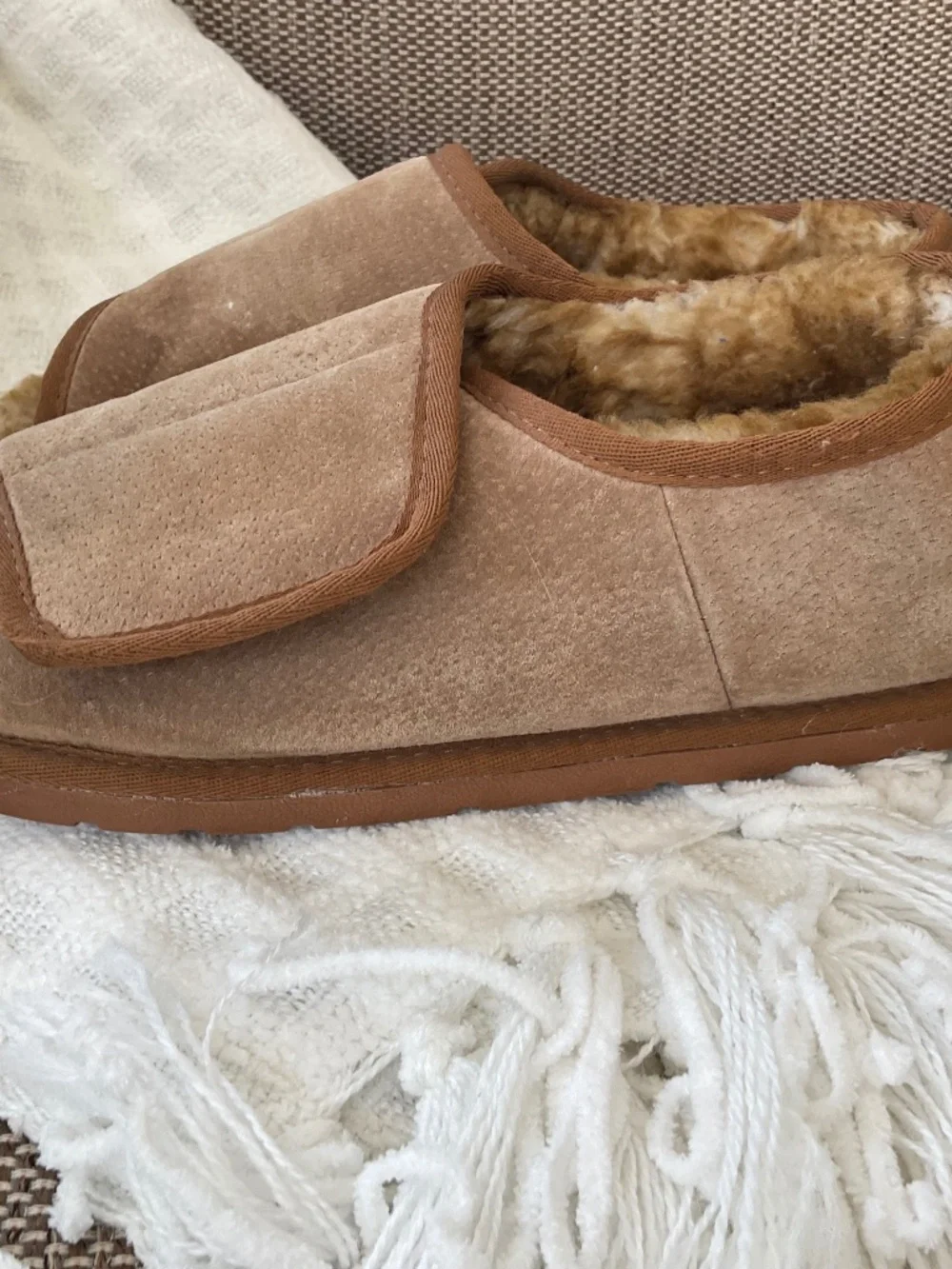 Hammacher Schlemmer tan slippers,men.XL